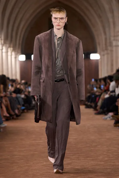 Look 14